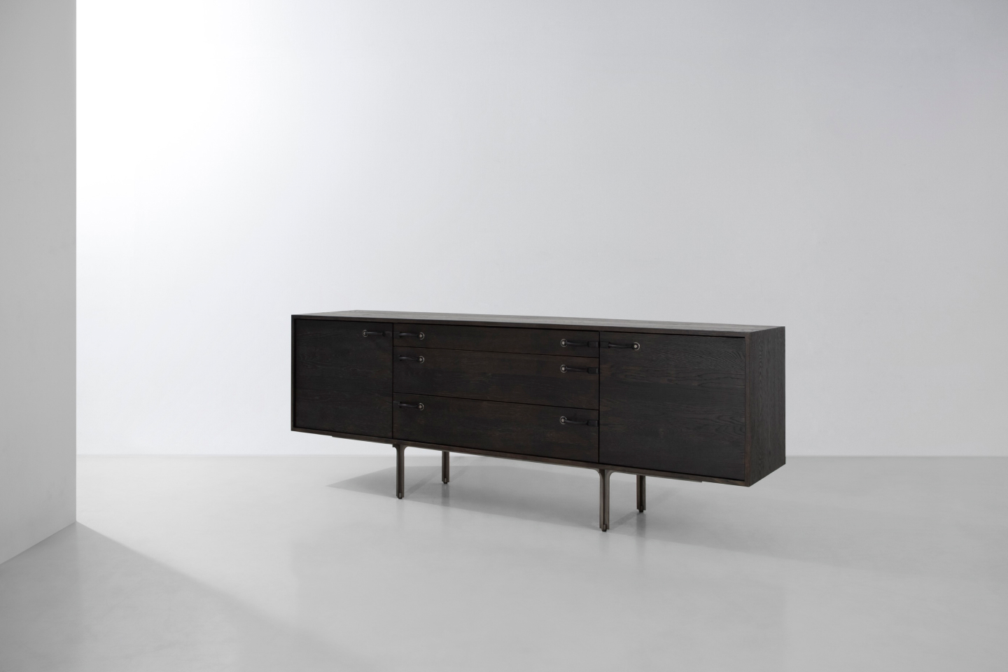 Tote Credenza